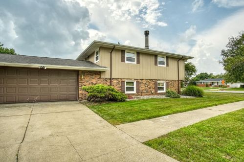 9513 Southwood Dr, Hammond, IN 46321-3615