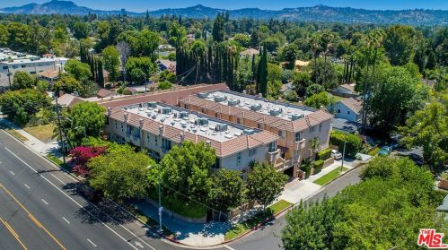 5550 Ventura Canyon Ave, Van Nuys CA  91401-5246 exterior