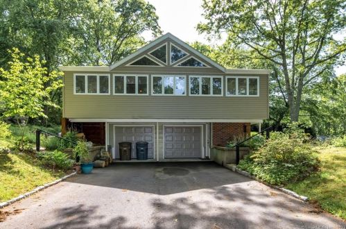 10 Ledge Rock Rd, Niantic CT  06357-1510 exterior