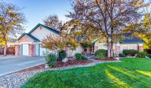 1580 Spanish Bay Dr, Redding, CA 96003-1539