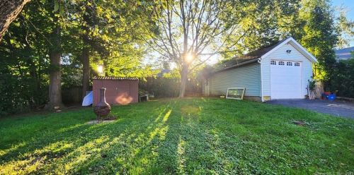 9 Ivy Pl, Norwalk, CT 06854-1405
