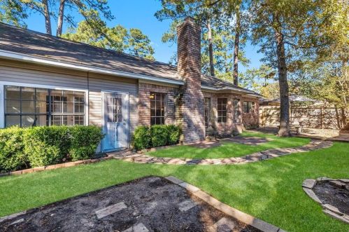 206 Deep Dl Ln, Conroe TX  77304-7208 exterior