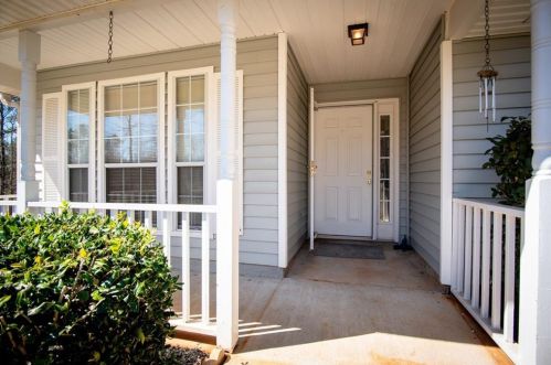 220 Coggins Corner Dr, Newnan, GA 30265-1899