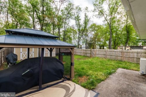 26 Raging River Rd, Falling Waters WV  25419-4247 exterior