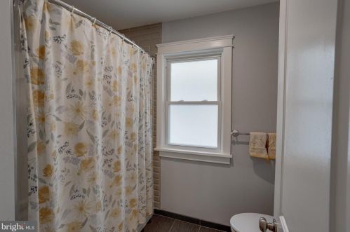 46 Nicholson Rd, Camden NJ  08106-1048 exterior