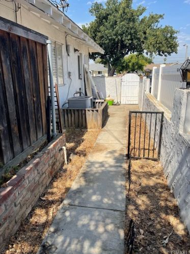 6742 Montclair Dr, Riverside CA  92504-1838 exterior