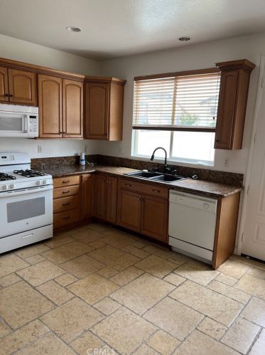 371 Camino De La Luna, Perris, CA 92571-2993