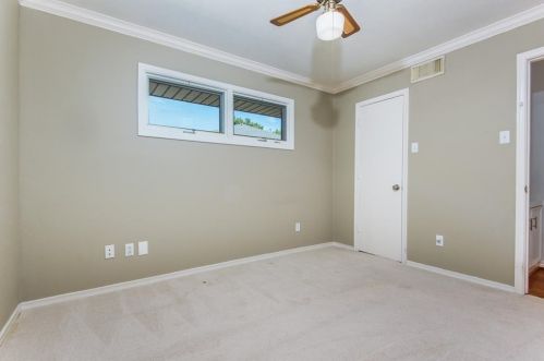 2711 Lakeview Ln, Carrollton TX exterior