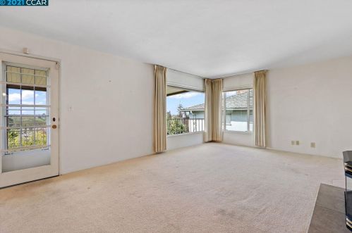 21183 Ocean View Dr, Hayward, CA 94541-1558