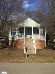 102 Center St, Taylors, SC 29687-2424