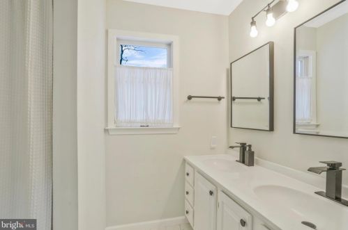 7604 Gresham St, Springfield VA  22151-2933 exterior