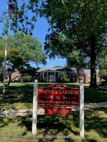 34 Pinckney Rd, Tinton Falls, NJ 07701-2128