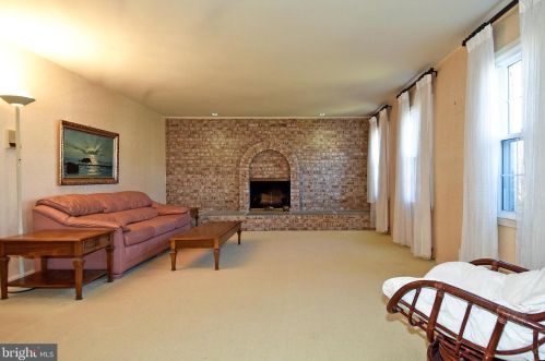 15037 Butterchurn Ln, Silver Spring MD 20905-5741 exterior