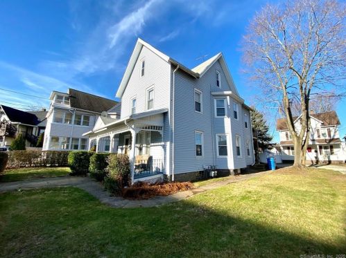 97 Hill St, Huntington, CT 06484-3238
