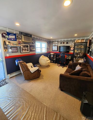 20 Denman Dr, Perth Amboy, NJ 08863-1202