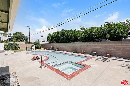 2501 Eola Dr, Anaheim CA  92804-4003 exterior