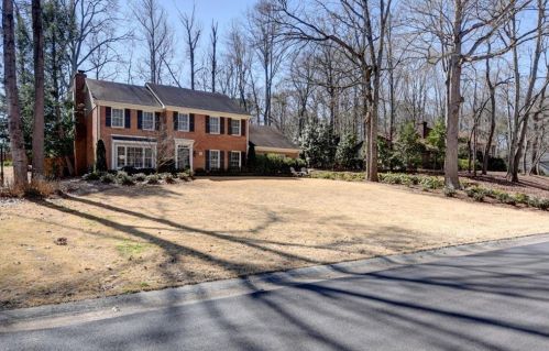 243 Hunting Creek Dr, Marietta, GA 30068-3419