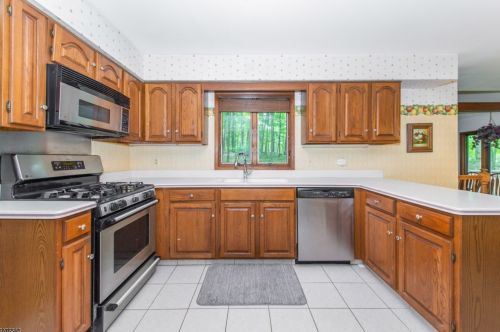 279 Brook Valley Rd, Kinnelon, NJ 07405-3329