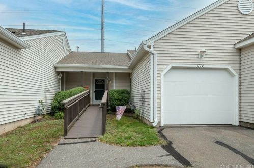 662 Ledgeview Ct, Southington, CT 06489-3435