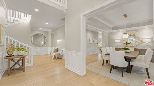 3925 Woodfield Dr, Van Nuys, CA 91403-4239