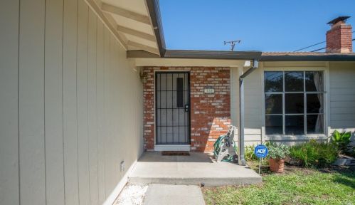 112 Manzanita Dr, Vacaville, CA 95688-2311