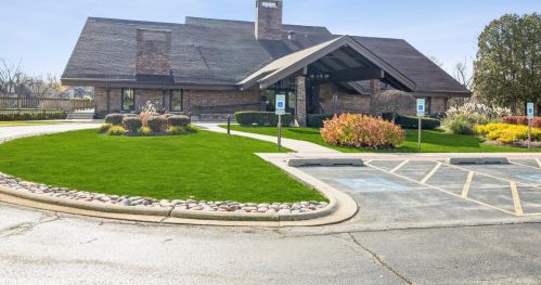 201 Lake Hinsdale Dr, Willowbrook IL  60527-2258 exterior