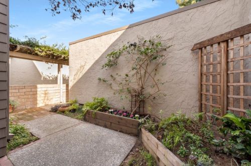 1697 Sandyrock Ct, San Jose, CA 95125-4538