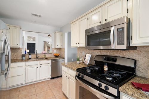 2117 Carnation Ct, Garland TX 75040-2805 exterior