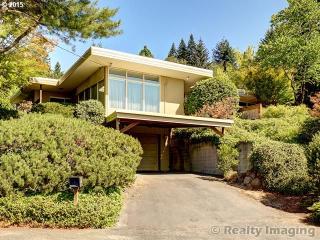 1515 Westwood Dr, Portland OR  97239-2756 exterior