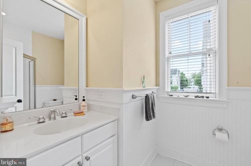 8916 Ct Way, Silver Spring MD 20910-2276 exterior