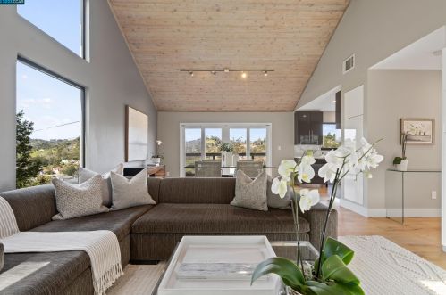 75 Barbara Rd, Orinda, CA 94563-3320