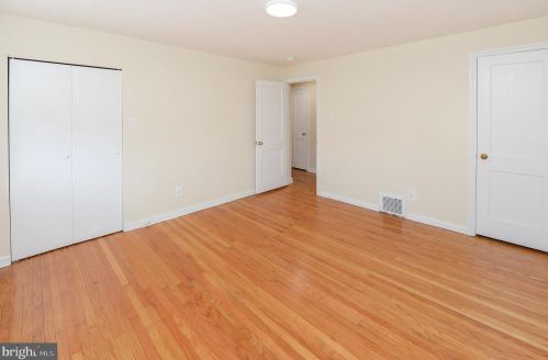 302 Cooper Ave, Camden NJ 08107-2107 exterior