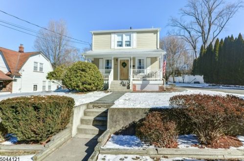 40 Woodward Ave, Bloomingdale, NJ 07403-1504