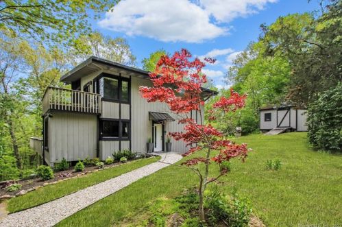 16 Johnson Rd, East Hampton, CT 06447-1220