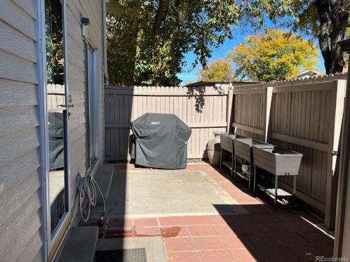 1985 Oakland Way, Aurora CO 80014-1108 exterior