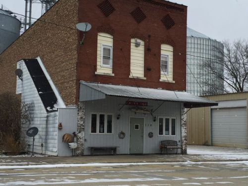 116 Green St, Roberts, IL 60962-7900