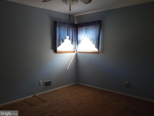 4 Stoneham Rd, Trenton NJ 08638-2745 exterior