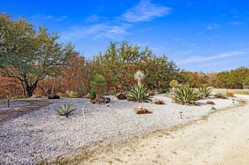 7200 Brady Oaks Dr, Fort Worth TX  76135-9055 exterior