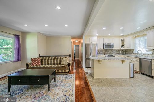 6307 Glenbard Rd, Springfield, VA 22015-3411