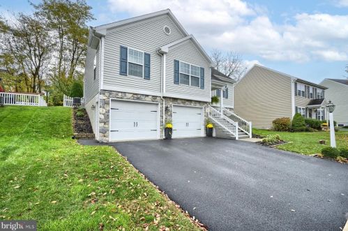 32 Creekside Dr, Lancaster, PA 17602-6129