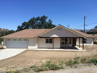 28401 Delaware Dr, Tehachapi, CA 93561-5528