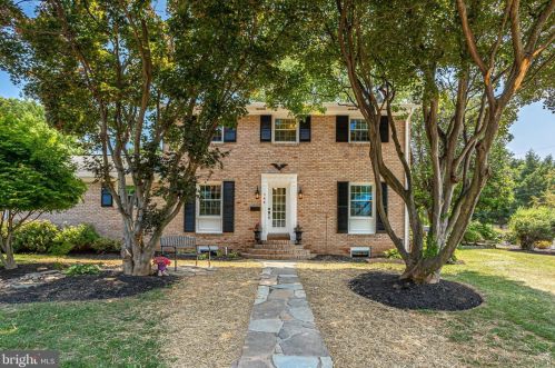 144 Woodberry Rd, Leesburg, VA 20176-2326