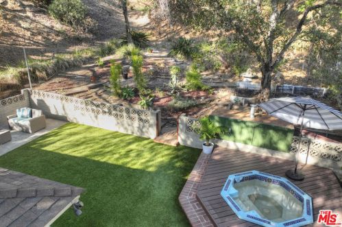 2575 Gardner Pl, Glendale CA  91206-3018 exterior