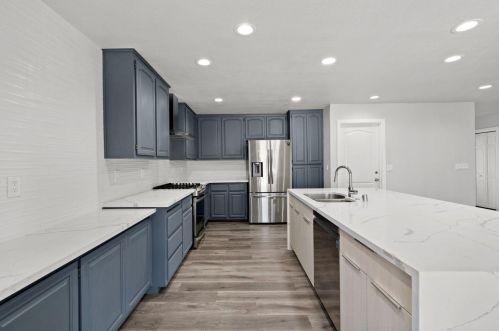 8716 Lodestone Cir, Elk Grove CA  95624-2520 exterior