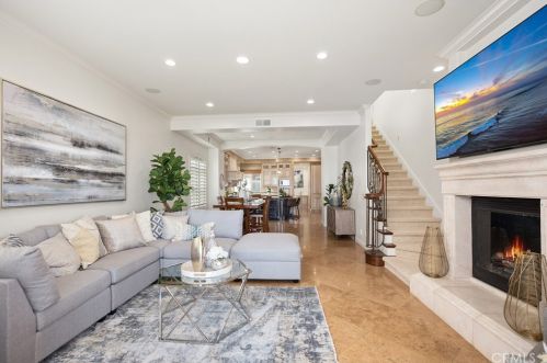 1610 Pacific Coast Hwy, Huntington Beach CA  92648-4434 exterior