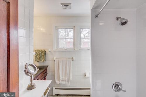 100 Strawbridge Ave, Camden NJ 08108-1806 exterior