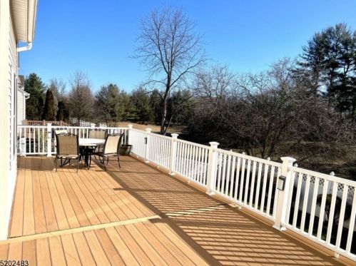 9 Stapleton Ct, Bridgewater, NJ 08807-2579