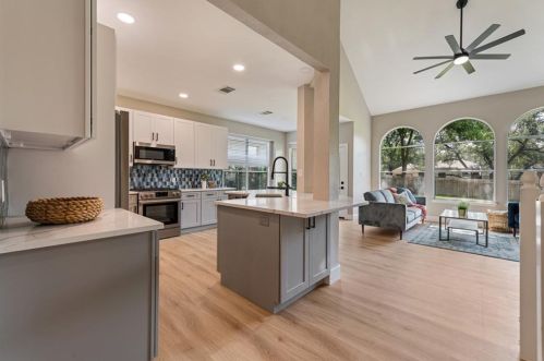 10209 Broomflower Dr, Austin TX  78739-1448 exterior