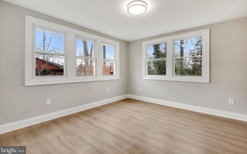 1253 Cresthaven Dr, Silver Spring MD 20903-1107 exterior