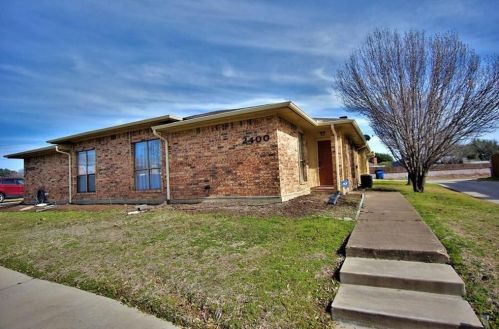 2400 Guerrero Dr, Carrollton TX  75006-1844 exterior